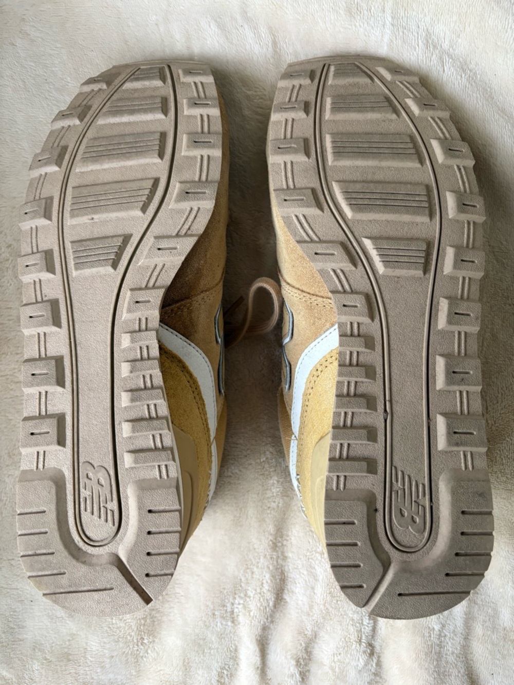 New Balance 696 sneakers• mustard yellow/ tan• women size 8.5 - Picture 5 of 12